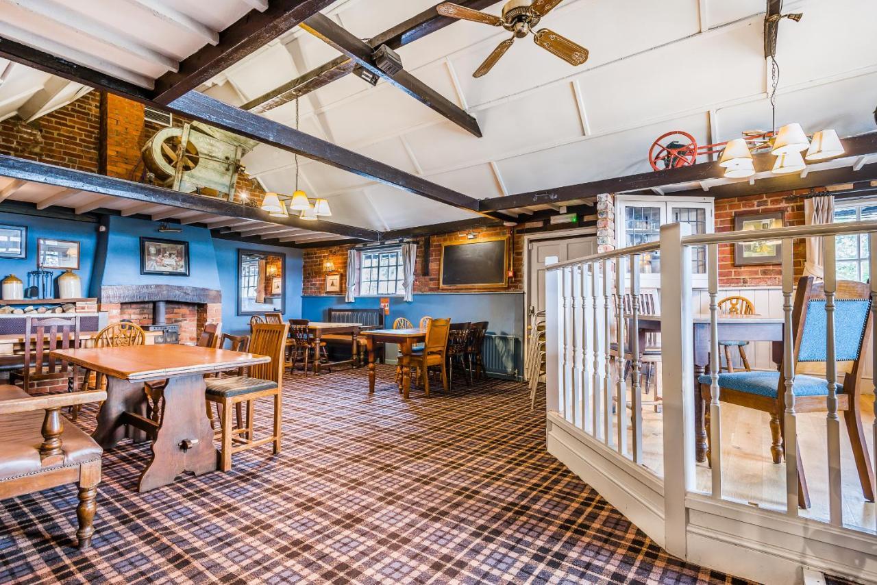 Bed and Breakfast The Walhampton Arms Лімінгтон Екстер'єр фото