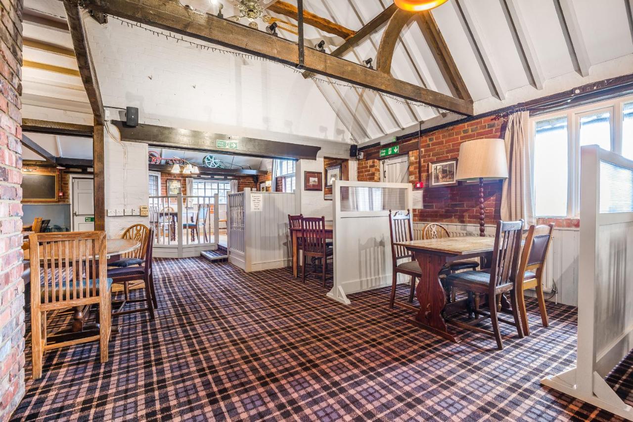 Bed and Breakfast The Walhampton Arms Лімінгтон Екстер'єр фото