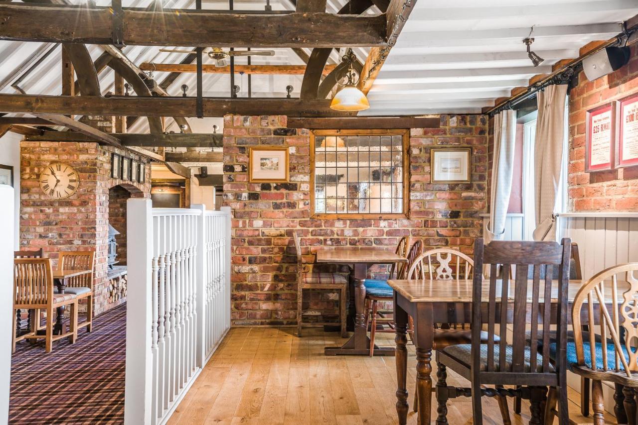 Bed and Breakfast The Walhampton Arms Лімінгтон Екстер'єр фото