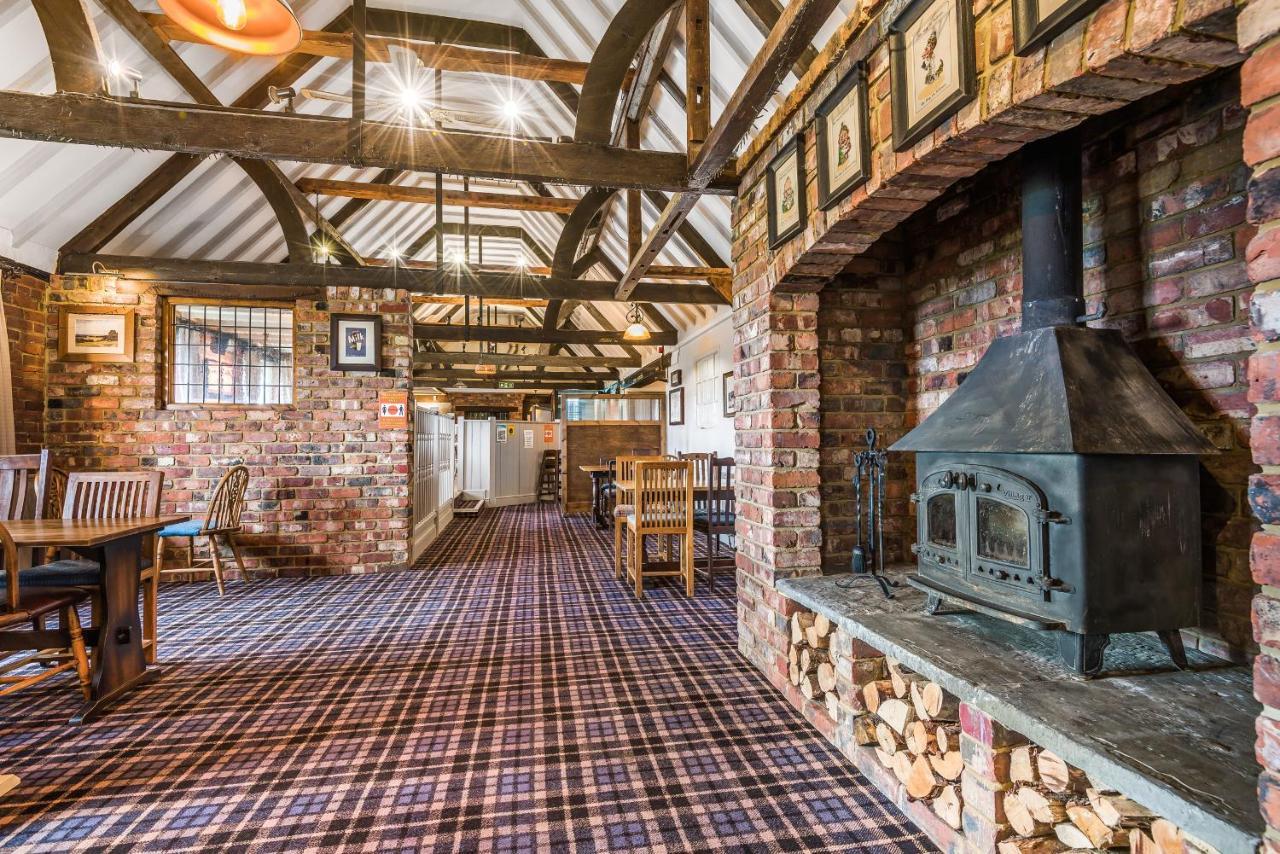 Bed and Breakfast The Walhampton Arms Лімінгтон Екстер'єр фото